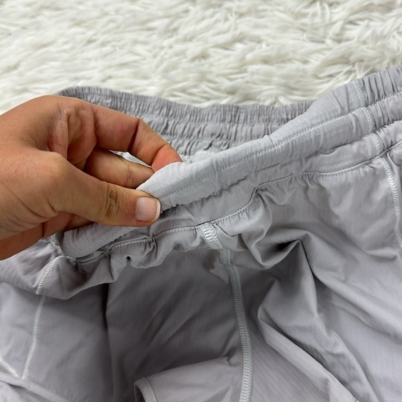 Lululemon Hotty Hot Short II *2.5" White - Picture 3 of 6